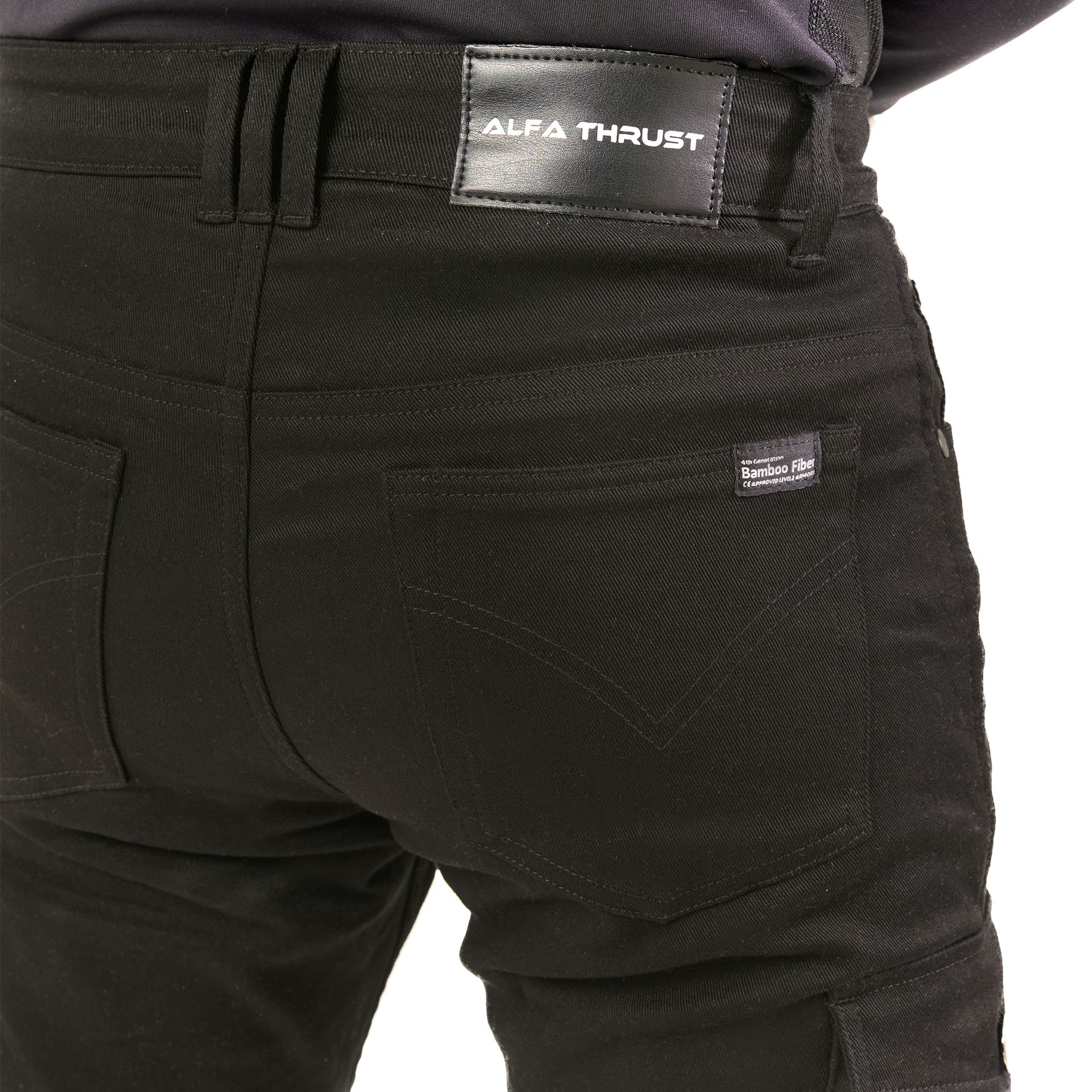 Onyx Phantom – spodnie motocyklowe, zbliżenie na tylną kieszeń i detale czarnych jeansów męskich.