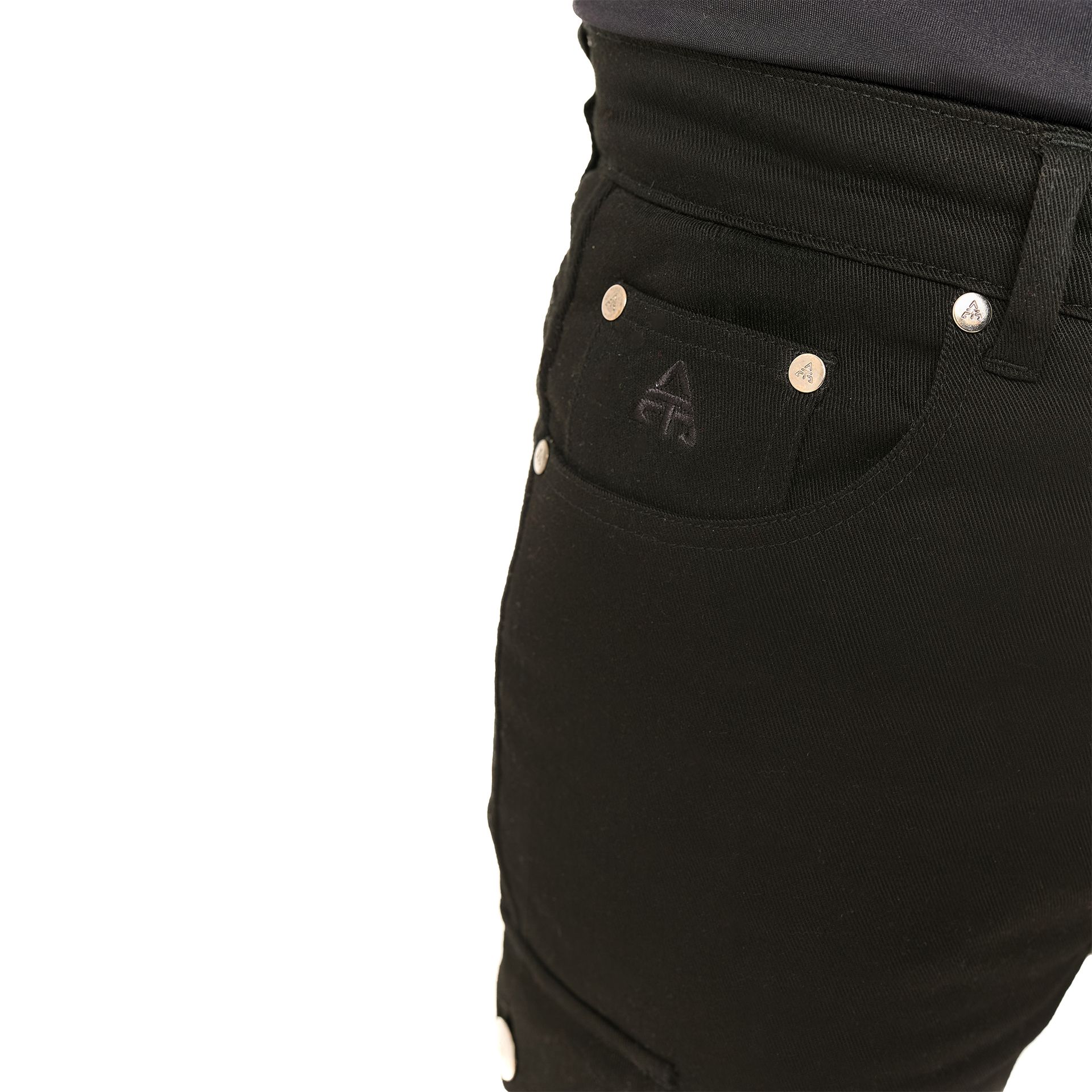 Onyx Phantom – spodnie motocyklowe, zbliżenie na kieszeń i nity czarnych jeansów męskich.