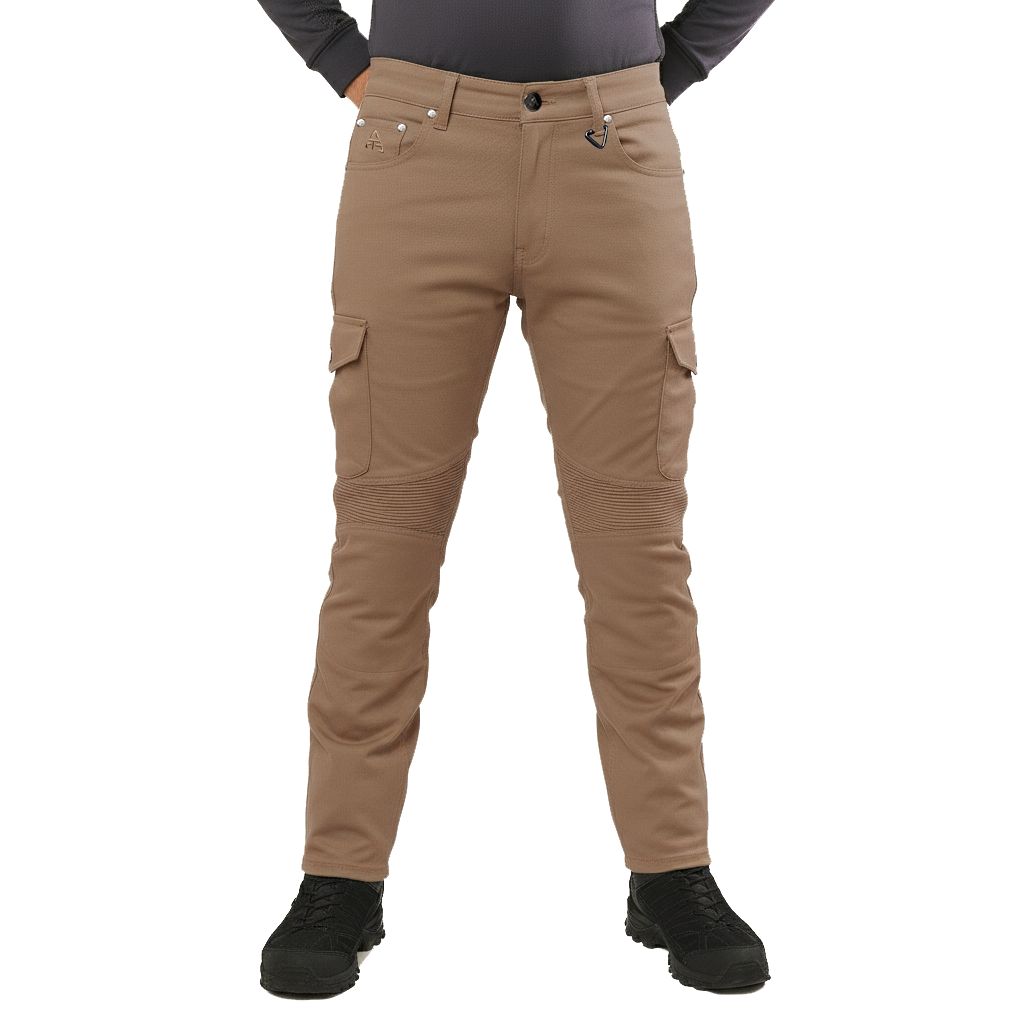 Onyx Phantom Khaki – spodnie motocyklowe cargo, widok z przodu na nogawki w kolorze piaskowym.