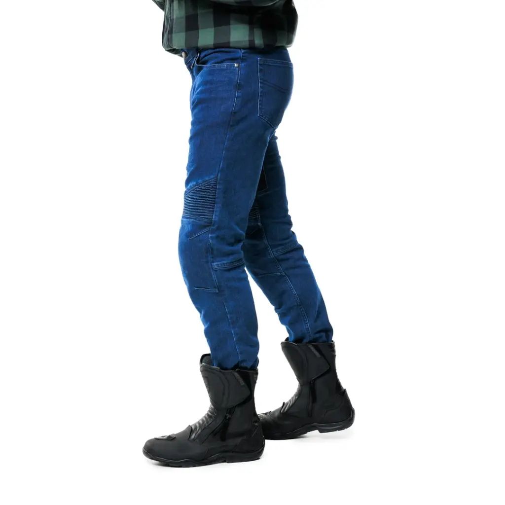 Alfa Thrust Erick Storm – spodnie motocyklowe, niebieskie jeansy ochronne męskie widoczne z boku.