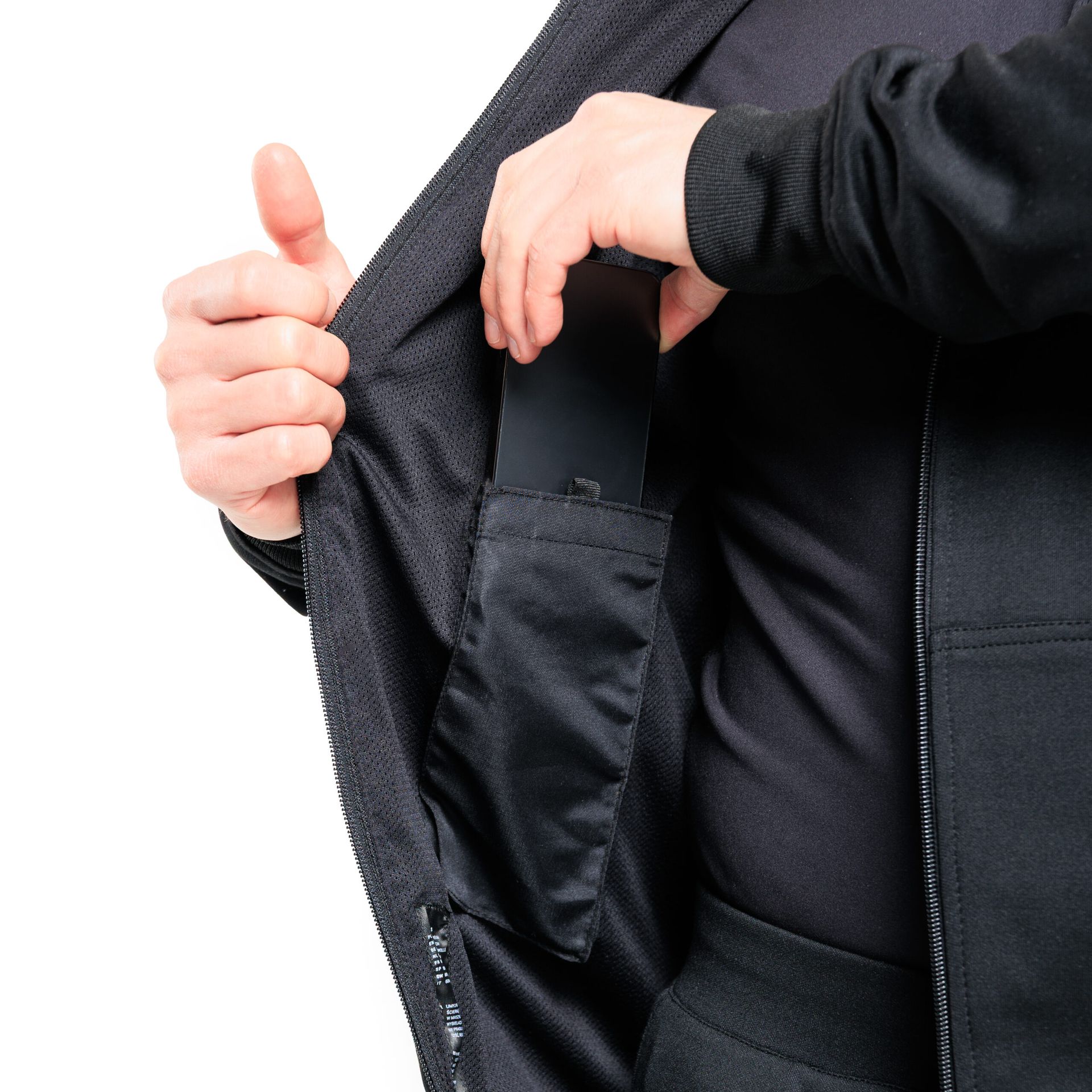 Alfa Thrust Victor Beast – bluza motocyklowa, zbliżenie na wewnętrzną kieszeń czarnej bluzy ochronnej.