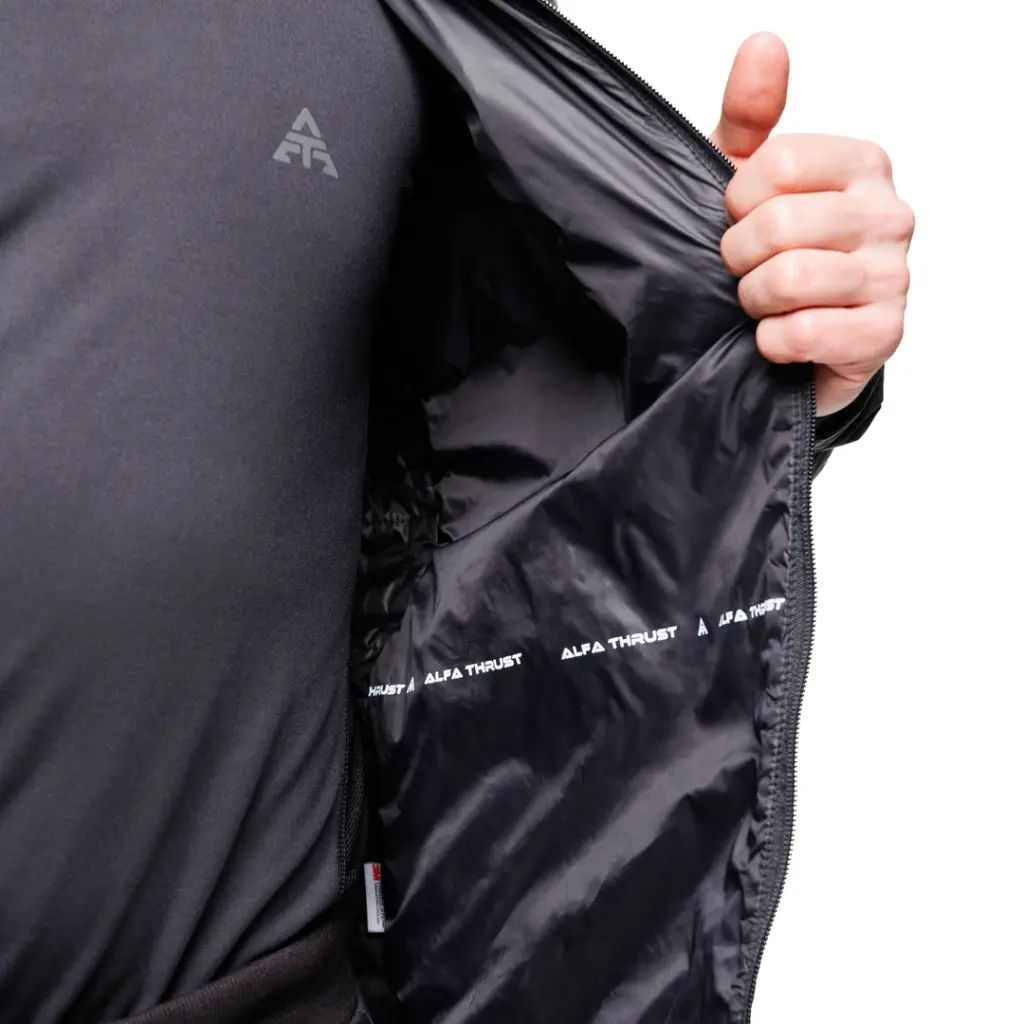 Alfa Thrust Patric Wolf – kurtka motocyklowa zimowa, zbliżenie na czarną podszewkę i wewnętrzną kieszeń ochronną.