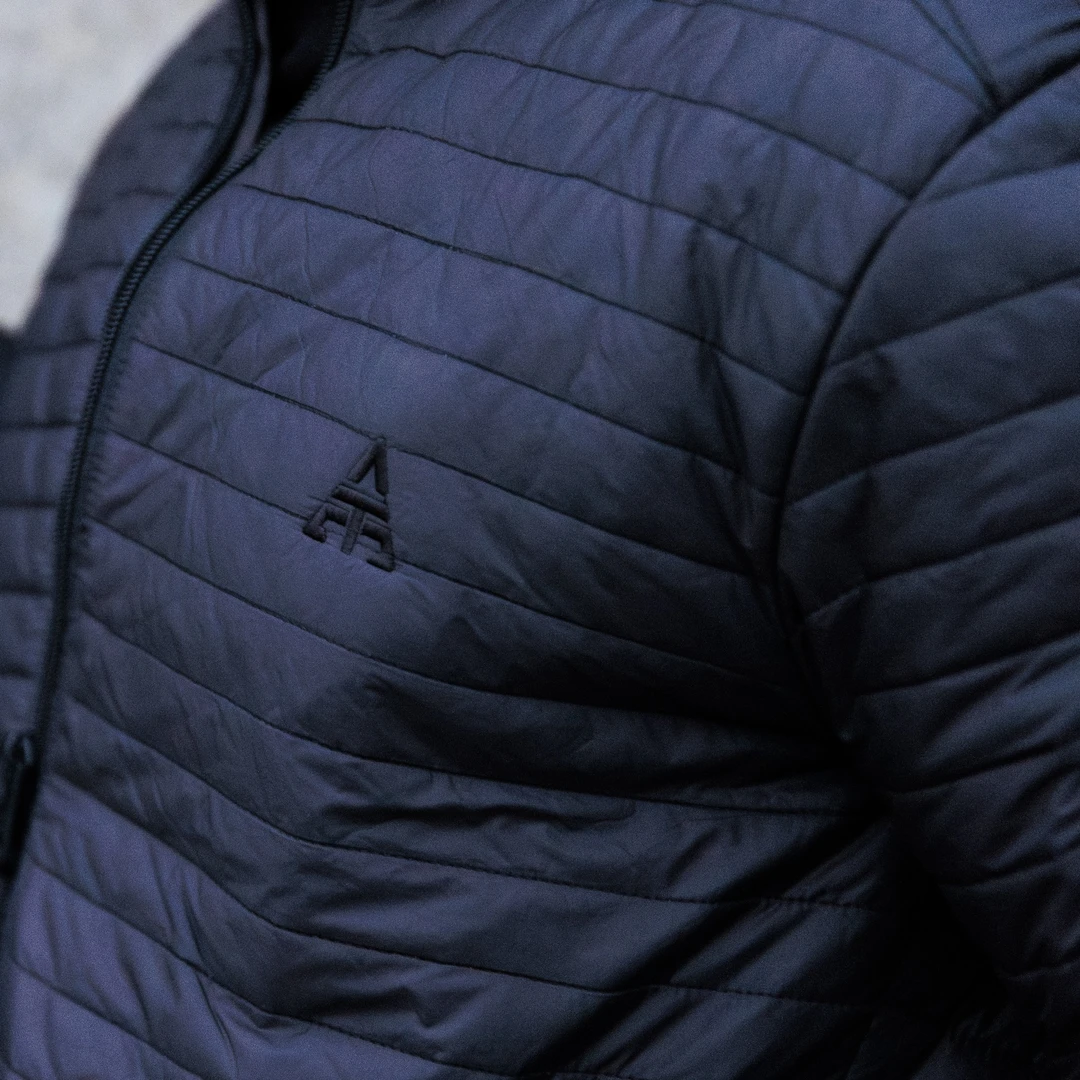 Alfa Thrust Patric Wolf – kurtka motocyklowa zimowa, zbliżenie na pikowany materiał i detale wykończenia.